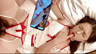 İstediği zaman cinsel içerikli videolar kaydedebilen ve bunlarla oynayabilen internet ünlüleri.