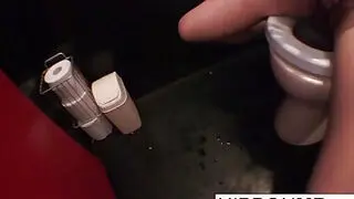 日本模特在公共厕所自慰